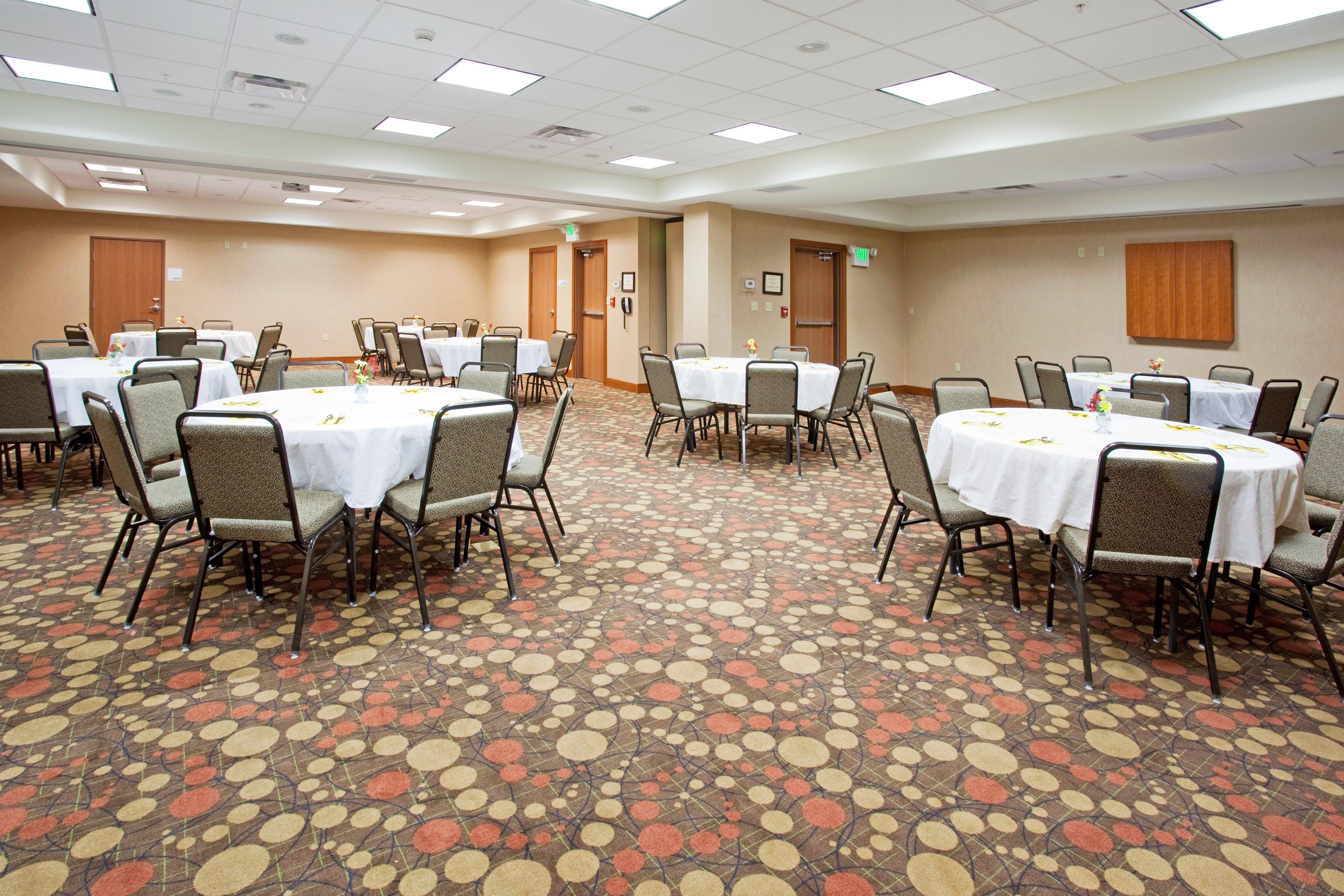 Holiday Inn Express And Suites Los Alamos Entrada Park By Ihg Exterior photo