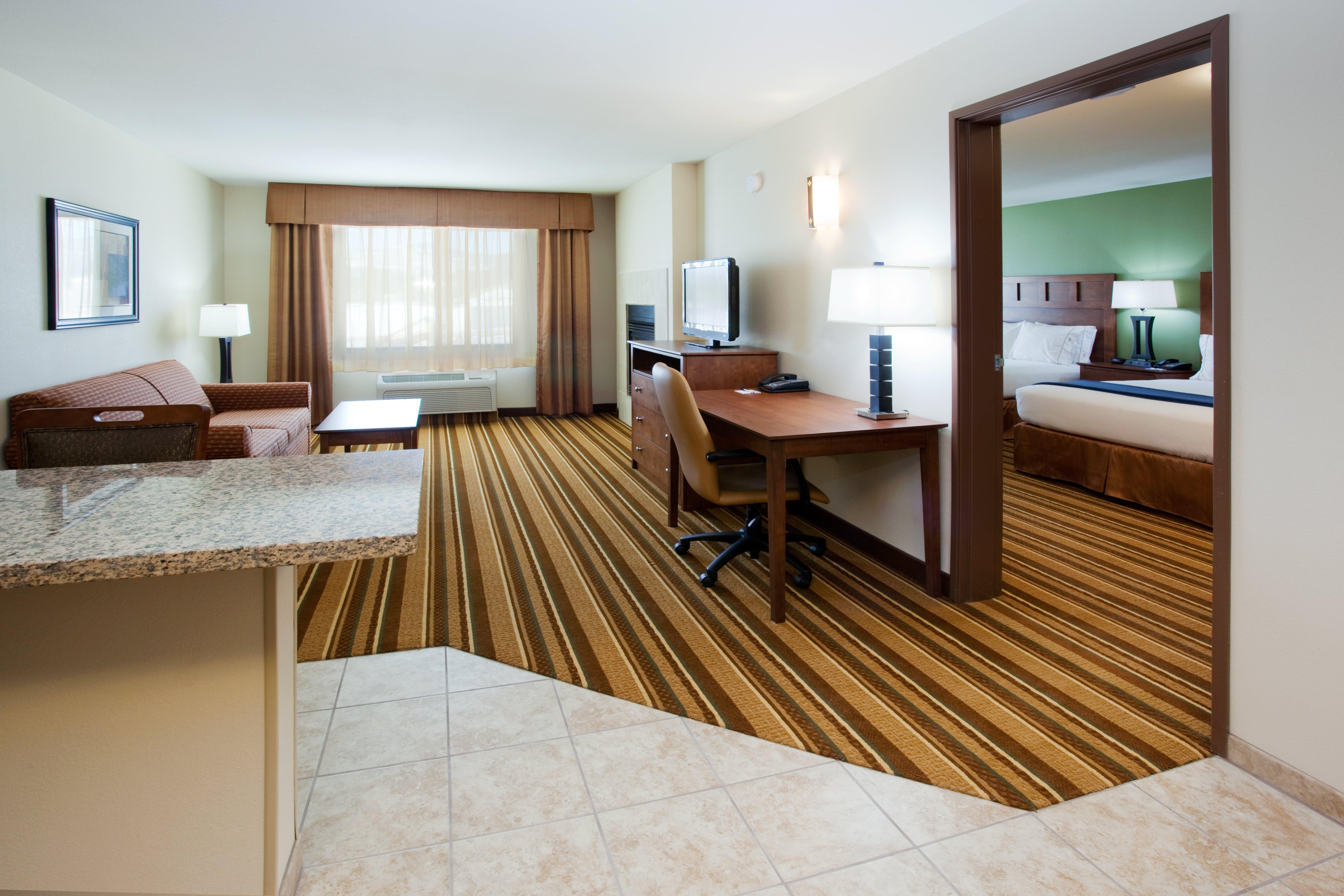 Holiday Inn Express And Suites Los Alamos Entrada Park By Ihg Exterior photo