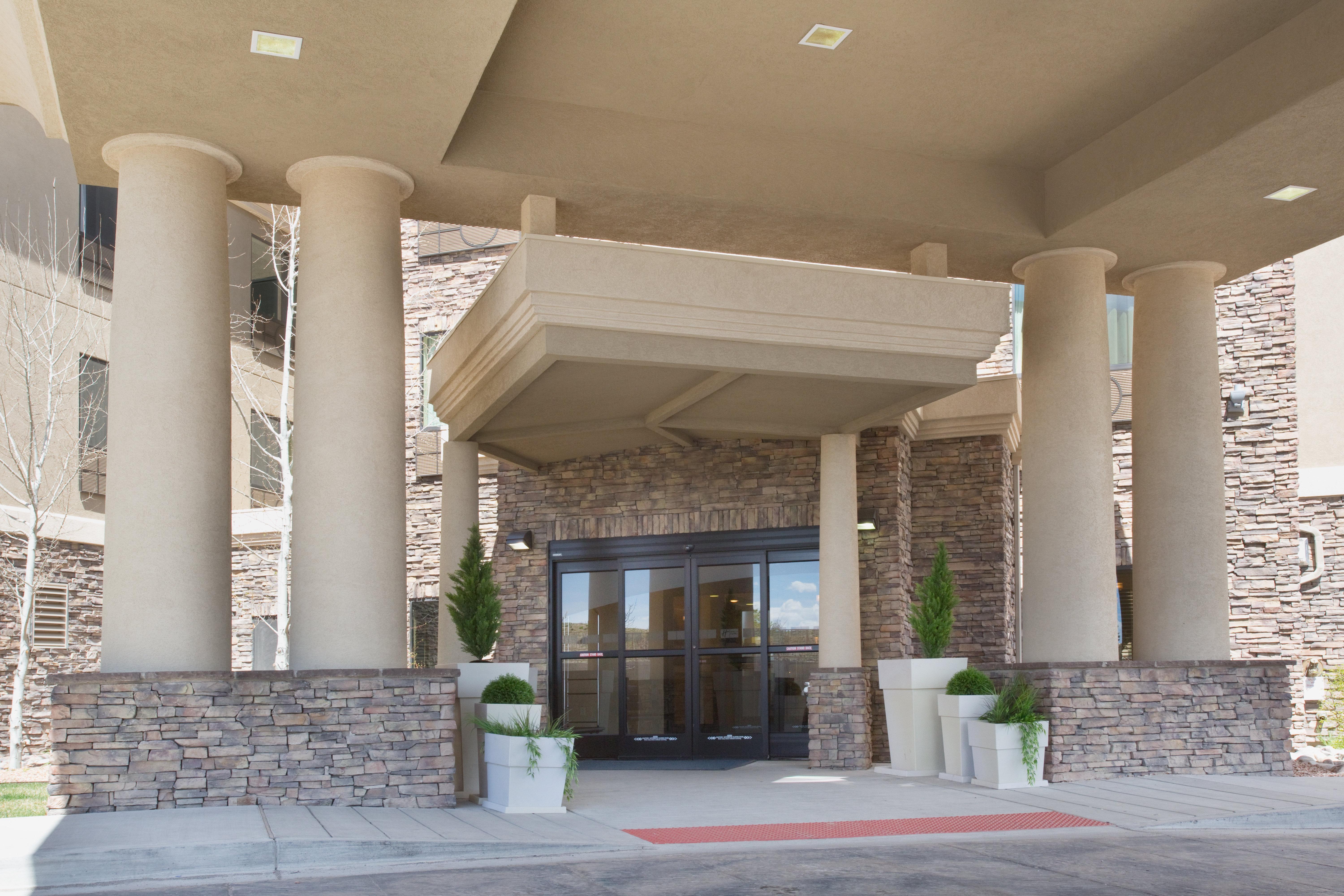 Holiday Inn Express And Suites Los Alamos Entrada Park By Ihg Exterior photo